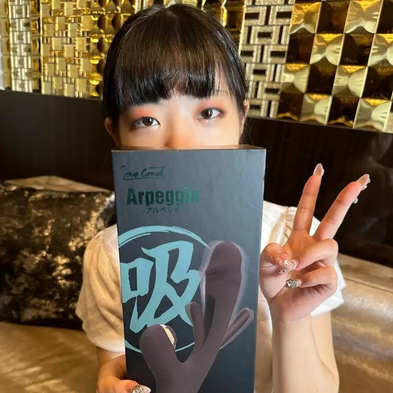 FC2 PPV 4755958 おもちゃマニアの陰キャ女子が本物チ〇ポを食べ比べ