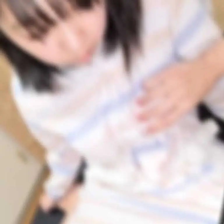 FC2 PPV 4772633 完全素人令和女がオジサン2人と3P生ハメ中出し