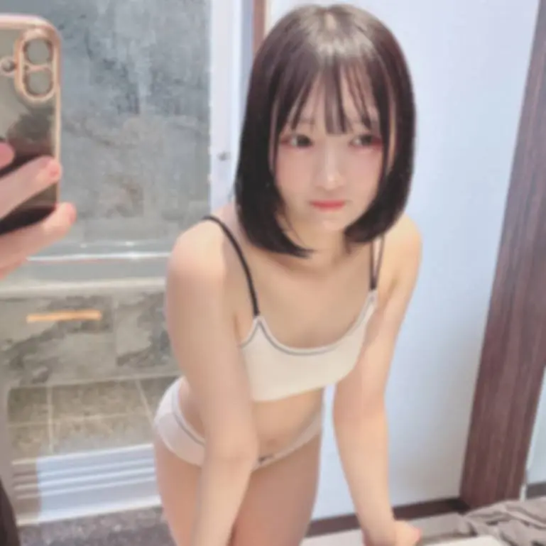 FC2 PPV 4799119 清純派地下アイドルのデビュー 中出し