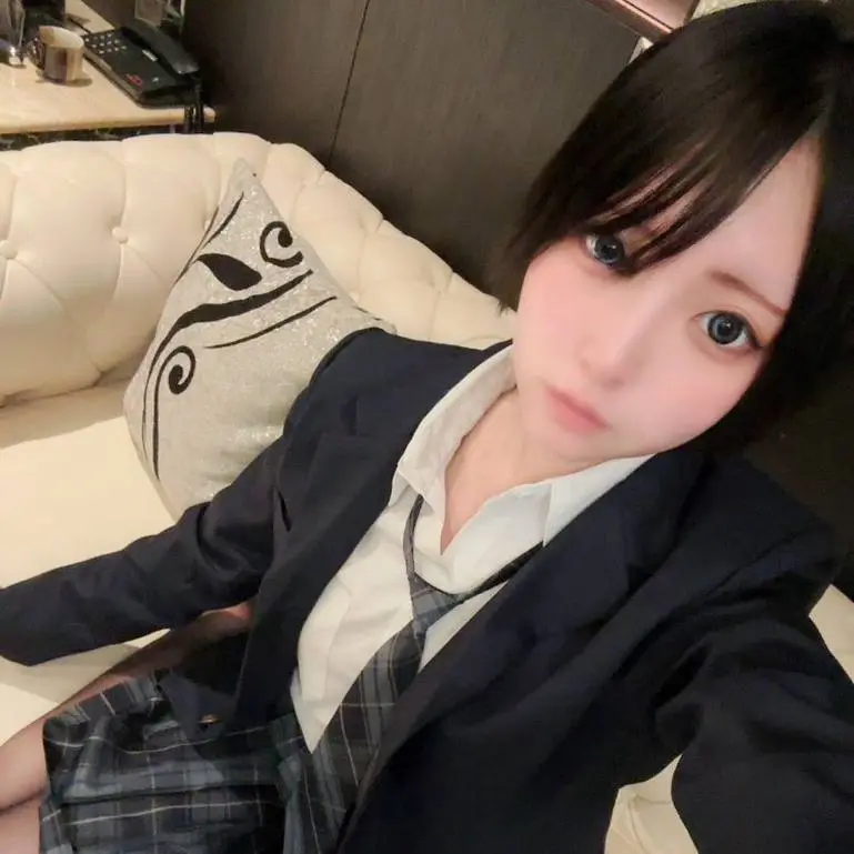 FC2 PPV 4828026 無修正18歳高身長スレンダーEカップ制服美女中出し