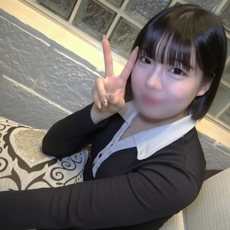 FC2 PPV 4908774 18歳美肌女子大生が初めてのP活で中出しハメ撮り