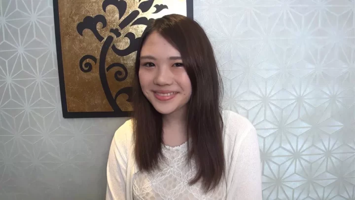 【初撮り】【中出し】スレンダー體型の桃尻ちゃんが人生初のハメ撮り體験ｗ自分のおまんこを見せられ (4K) (FC2 PPV 1154742)