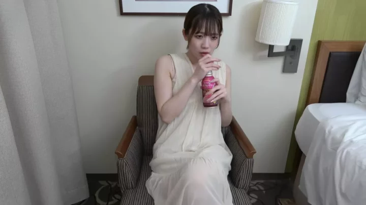 【初撮り／中出し】よ./うとオンナは豹変する。普段は真面目な國語きょ./う師の亂れた姿。 (4K) (FC2 PPV 4664062) のスクリーンショット 1